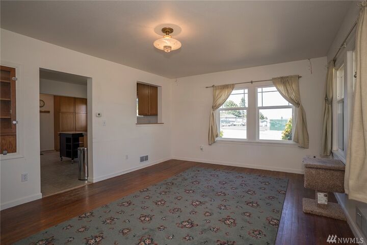 Property Photo:  1419 5th St  WA 98221 