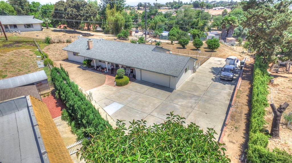 Property Photo: 324 Osborne St CA 92084
