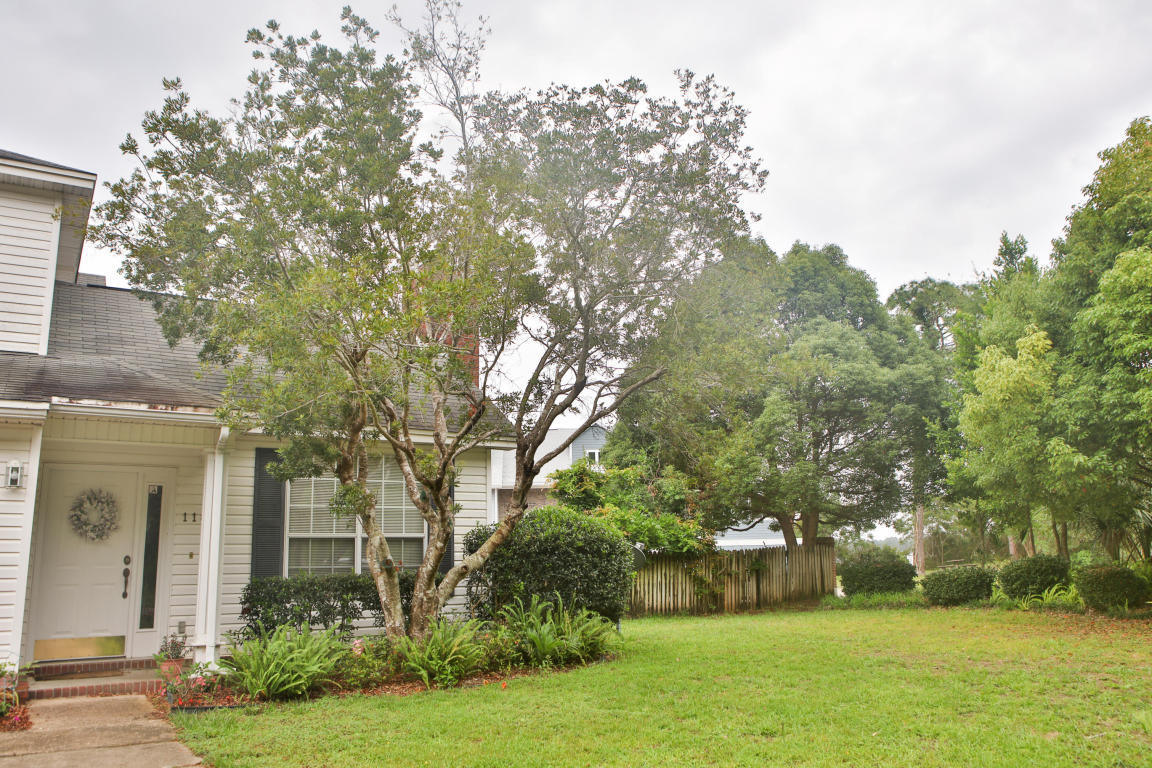 Property Photo: 1180 N Bayshore Drive FL 32580