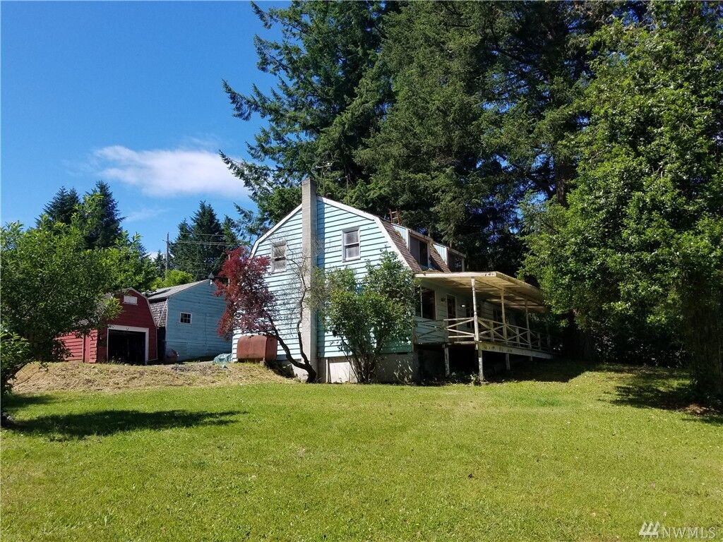 Property Photo:  609 6th Ave  WA 98333 