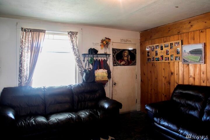 Property Photo:  2503 NW Cascade Ave  WA 98802