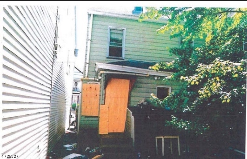 Property Photo:  148 Redwood Ave  NJ 07522 