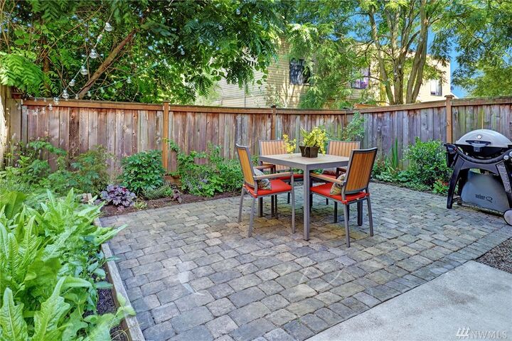 Property Photo:  4218 Evanston Ave N B  WA 98103 