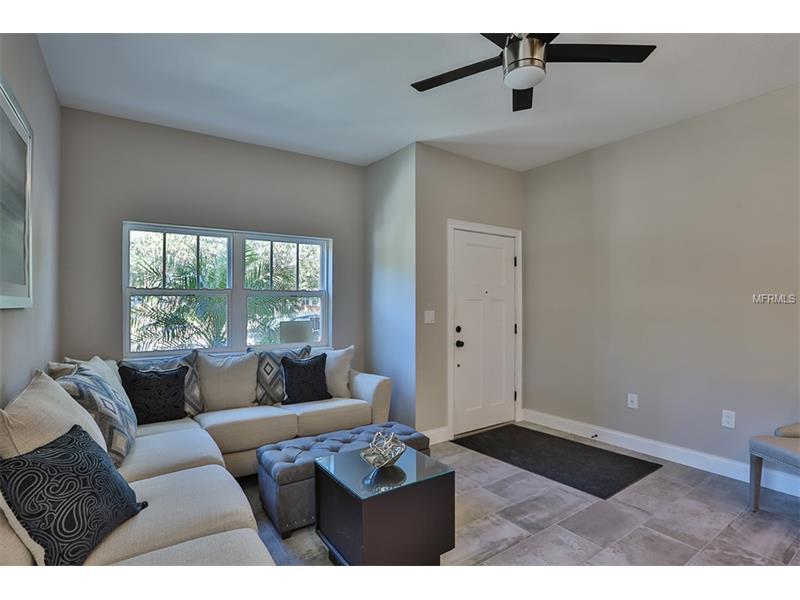 Property Photo: 2458 1st Avenue N FL 33713
