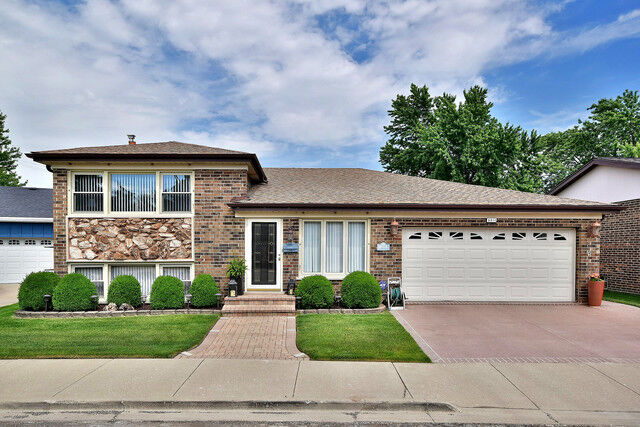 Property Photo: 5811 Octavia Avenue IL 60631