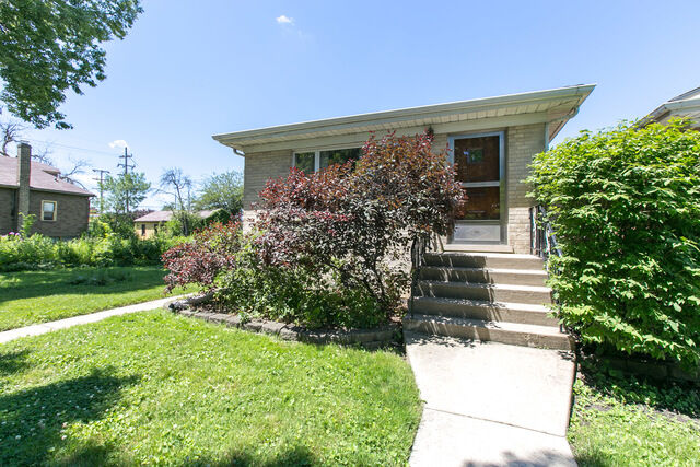 Property Photo:  3212 Lincoln Street  IL 60131 
