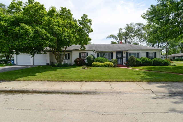 Property Photo:  612 Webster Circle E  IL 60901 