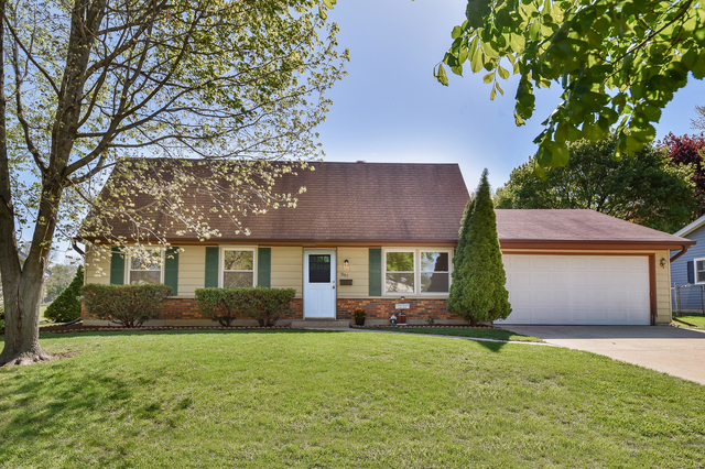 Property Photo:  887 Laurel Drive  IL 60506 