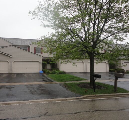 Property Photo: 169 W Robinhood Way IL 60440