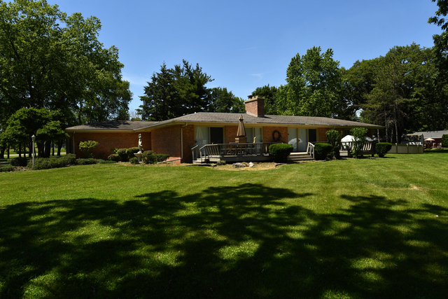 Property Photo:  1305 Oaktree Lane  IL 60901 