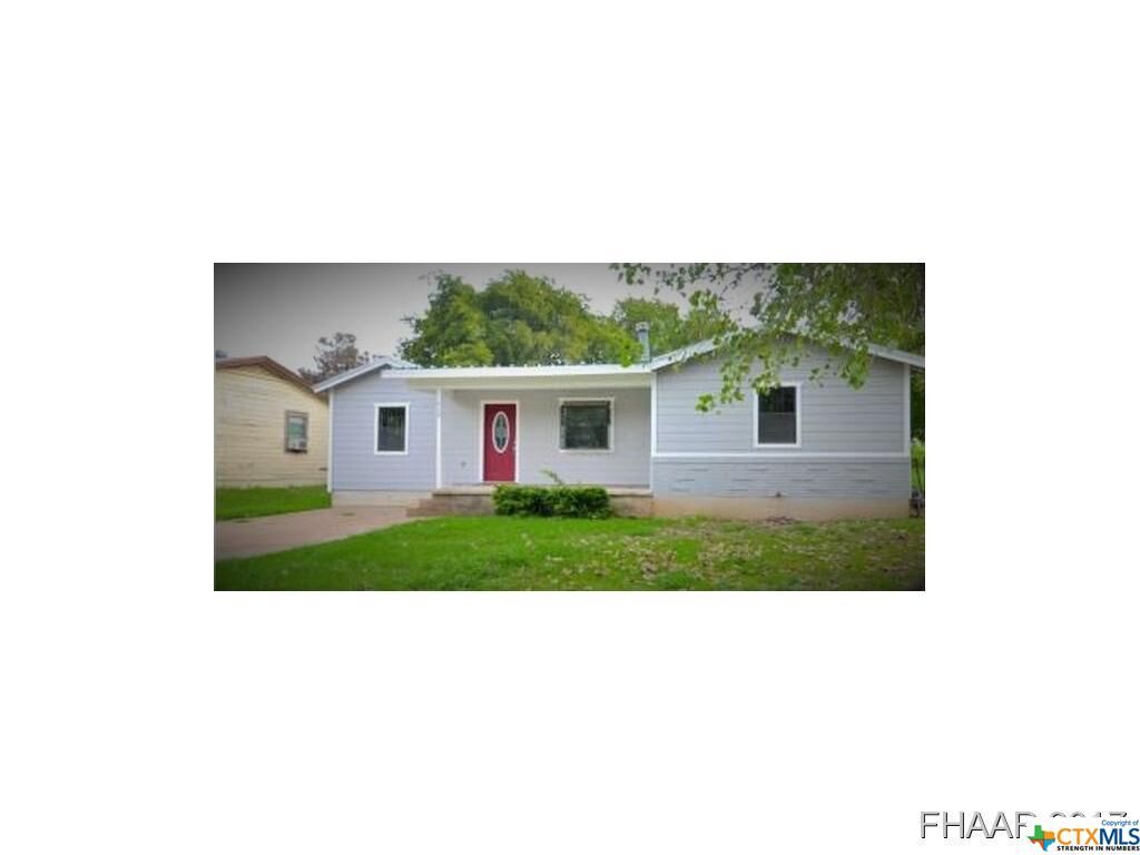 Property Photo: 610 W Lincoln Avenue TX 76522