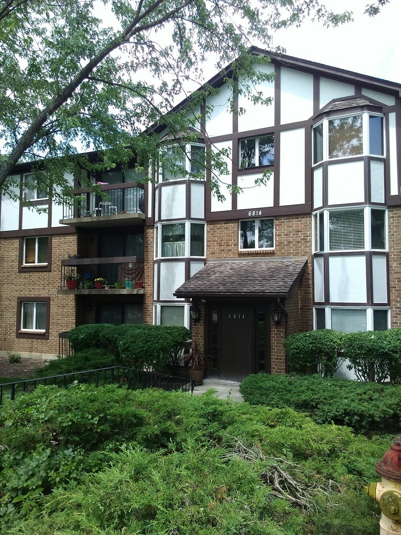 Property Photo: 6814 Joliet Road 8 IL 60525