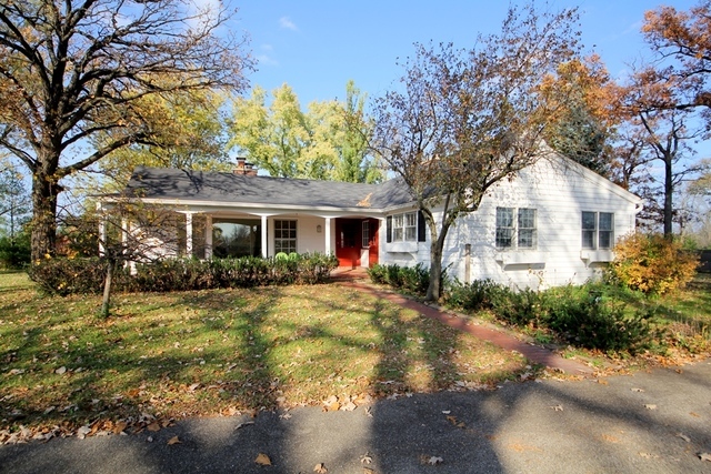 Property Photo: 100 Brookwood Lane IL 60069