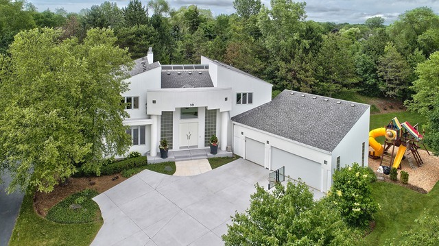 Property Photo: 10 Devonshire Lane IL 60069