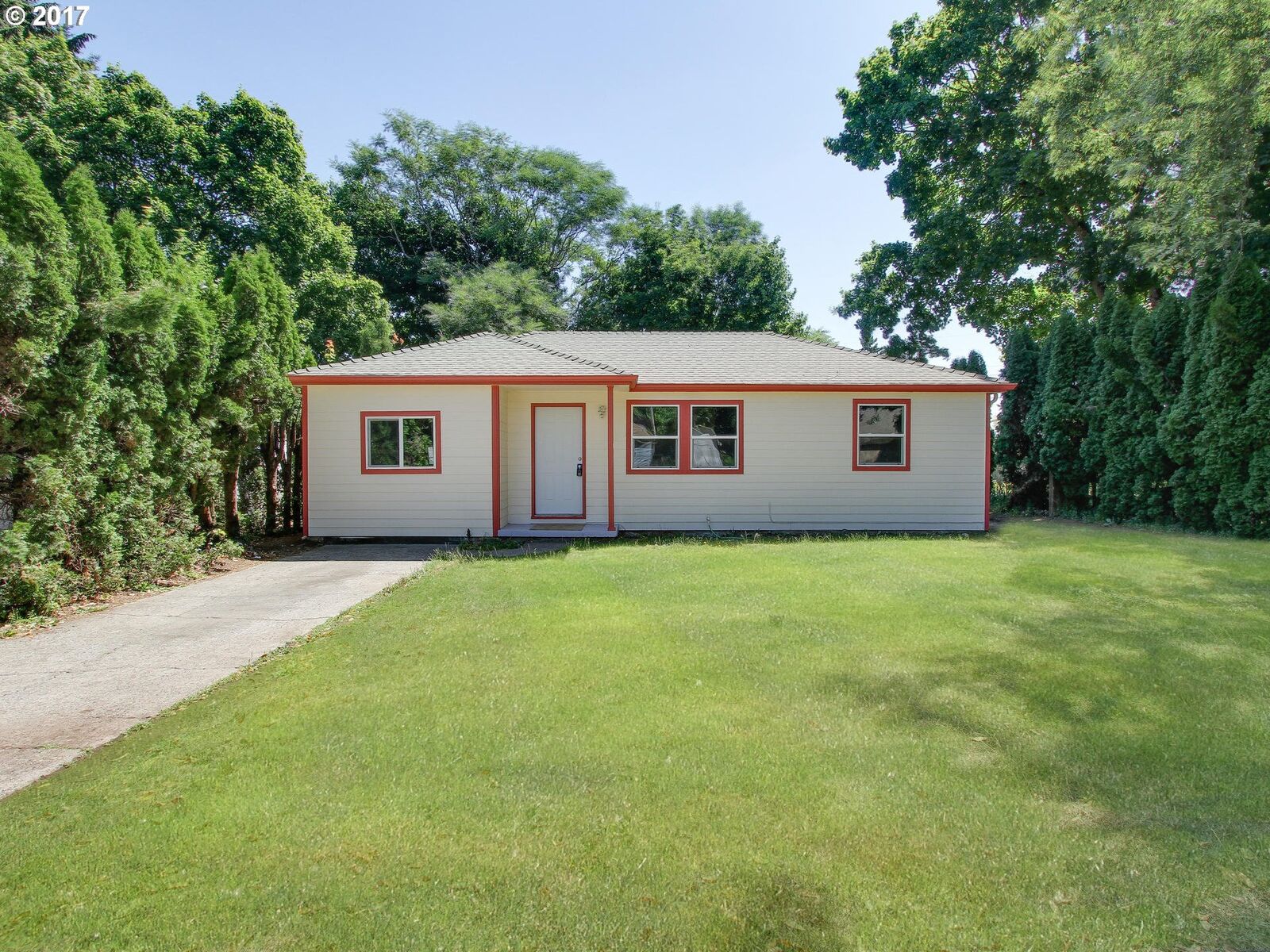 Property Photo:  2321 Howard St  WA 98661 