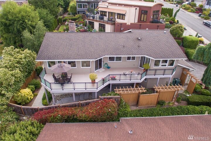 Property Photo:  715 Alder St  WA 98020 