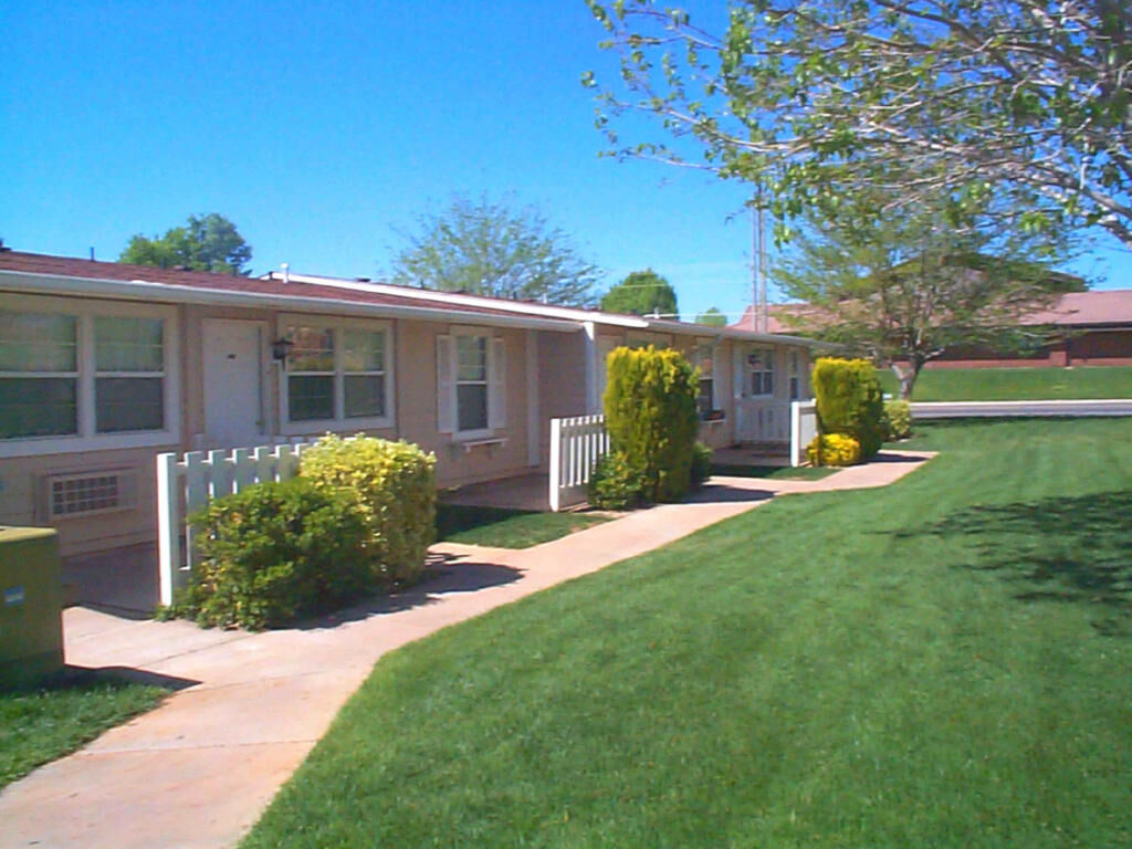 Property Photo:  600 N 2450 St E 1908  UT 84790 