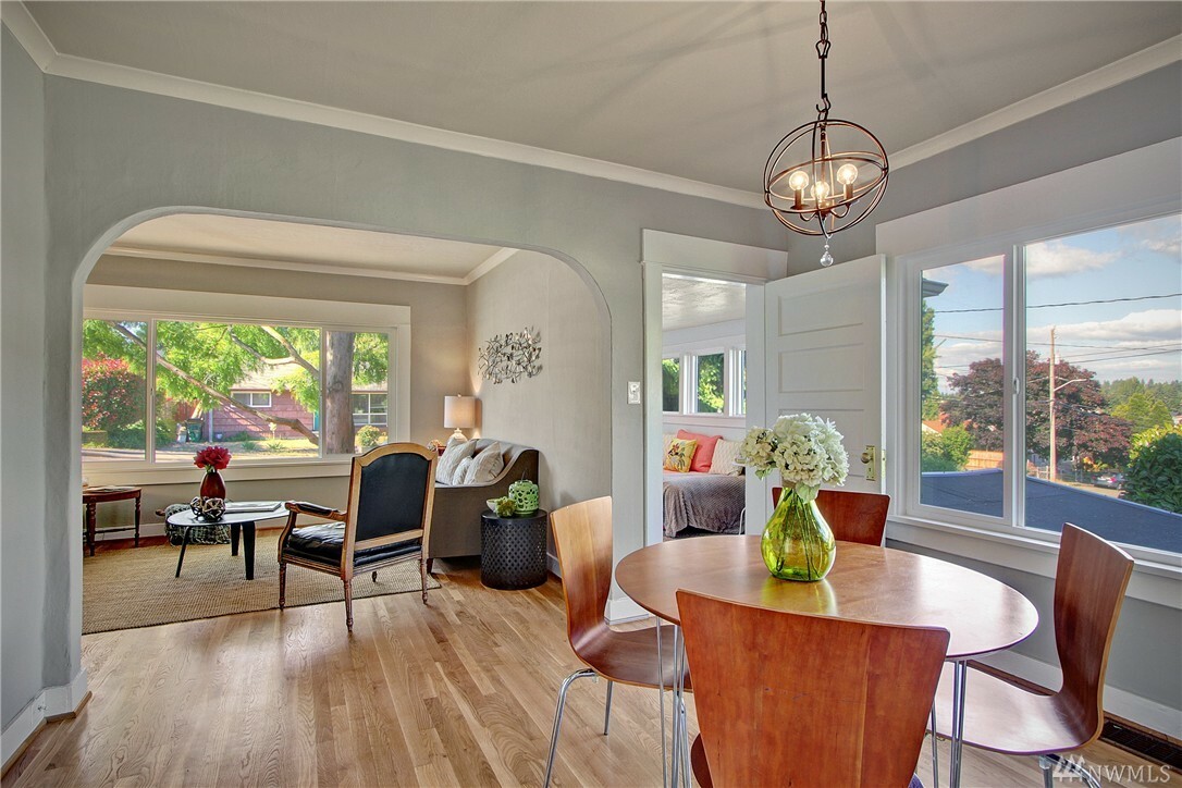 Property Photo: 921 N 88th St WA 98103