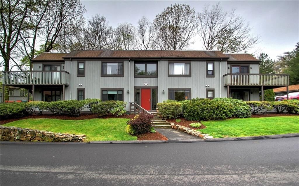 Property Photo:  10 Harbour Village B  CT 06405 