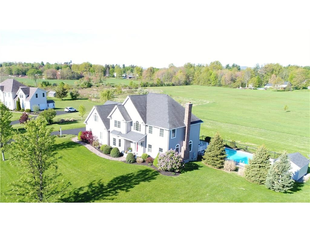 Property Photo:  42 Farmstead Lane  CT 06078 