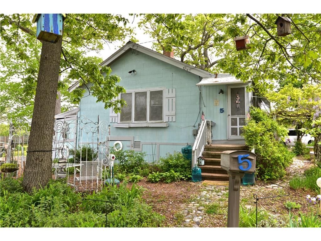 Property Photo: 5 East Avenue CT 06460