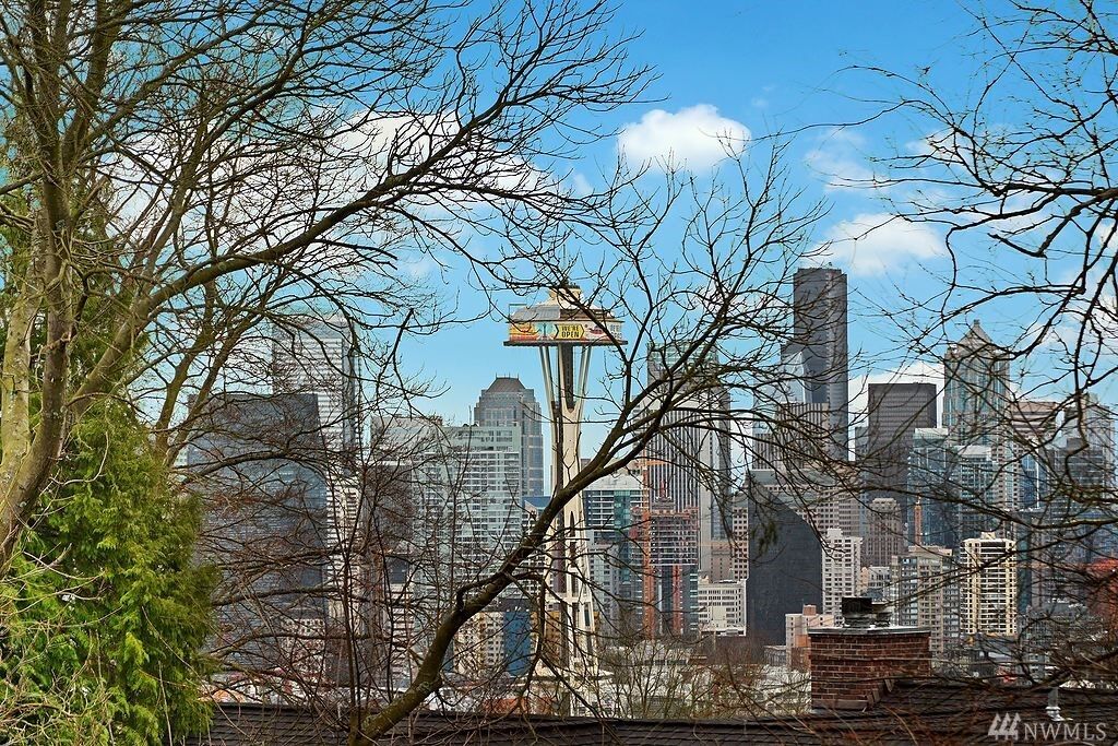 Property Photo:  1407 6th Ave W  WA 98119 