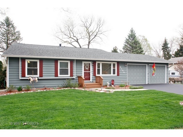 Property Photo: 3106 Pine Terrace IL 60042