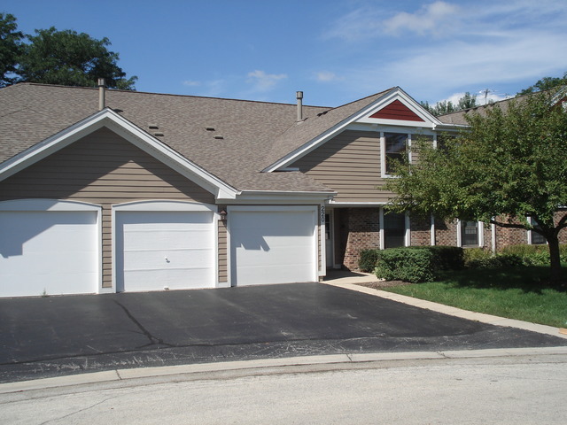 Property Photo:  220 Oak Knoll Court B2  IL 60193 