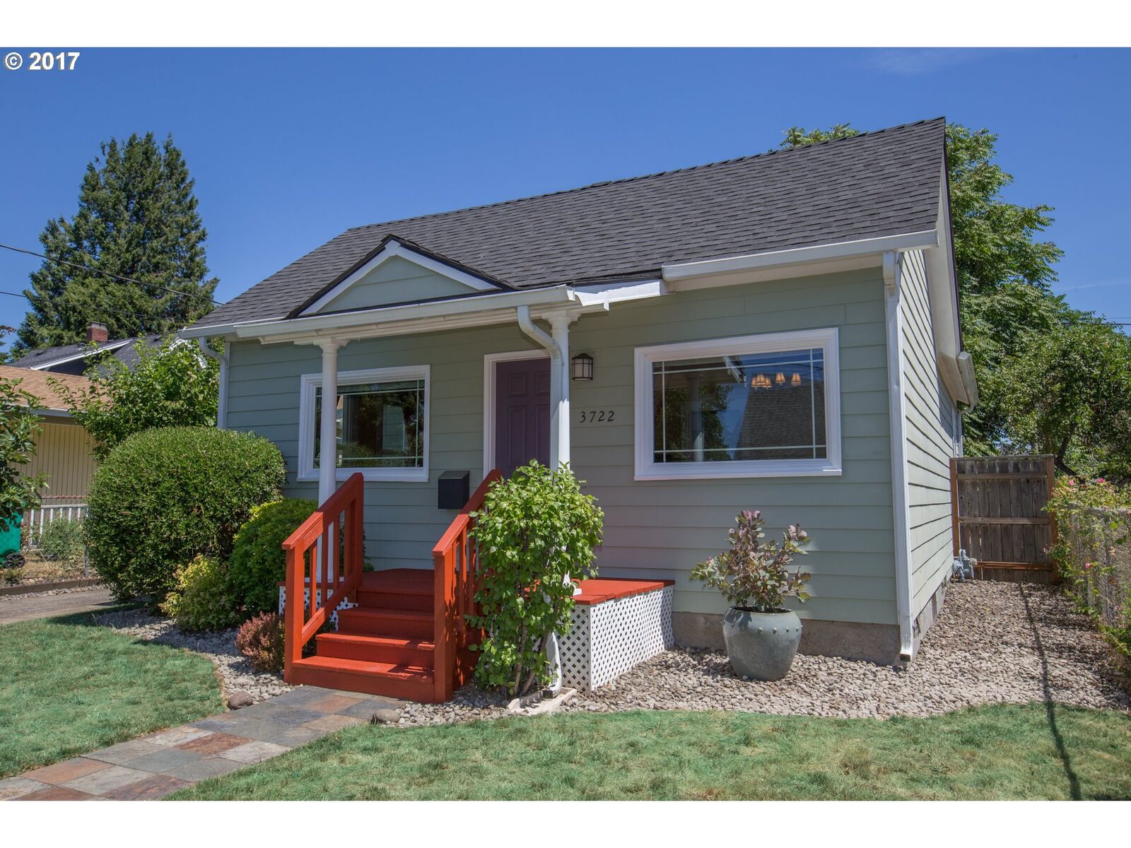 Property Photo: 3722 SE 66th Ave OR 97206