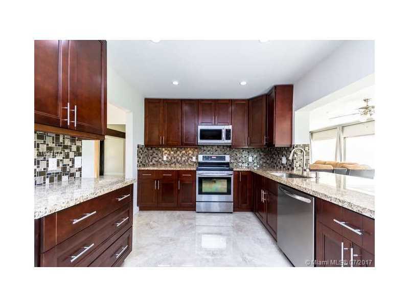 Property Photo:  5609 Coco Palm Dr  FL 33319 