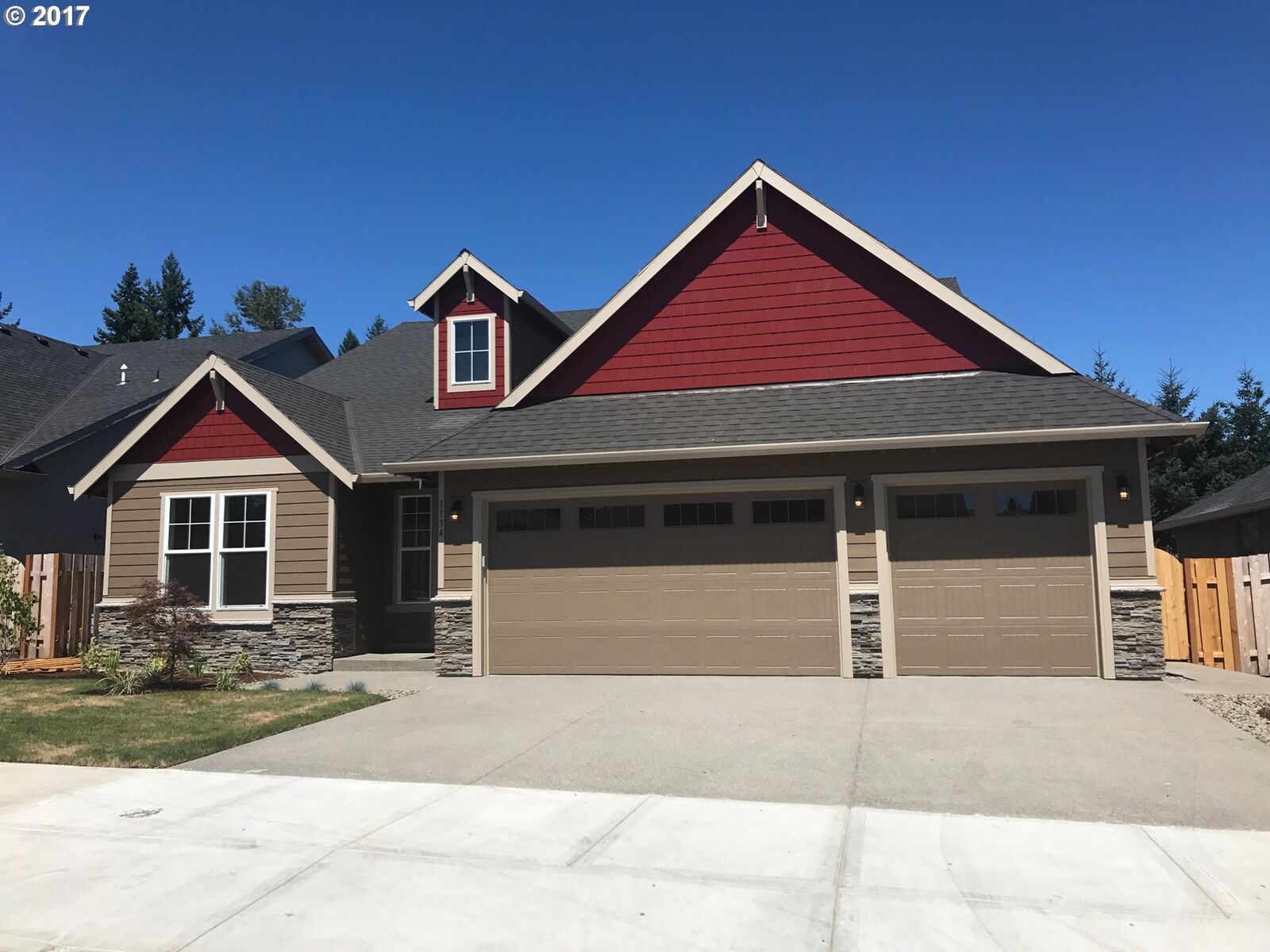 Property Photo: 1134 NE 16th Ave OR 97013