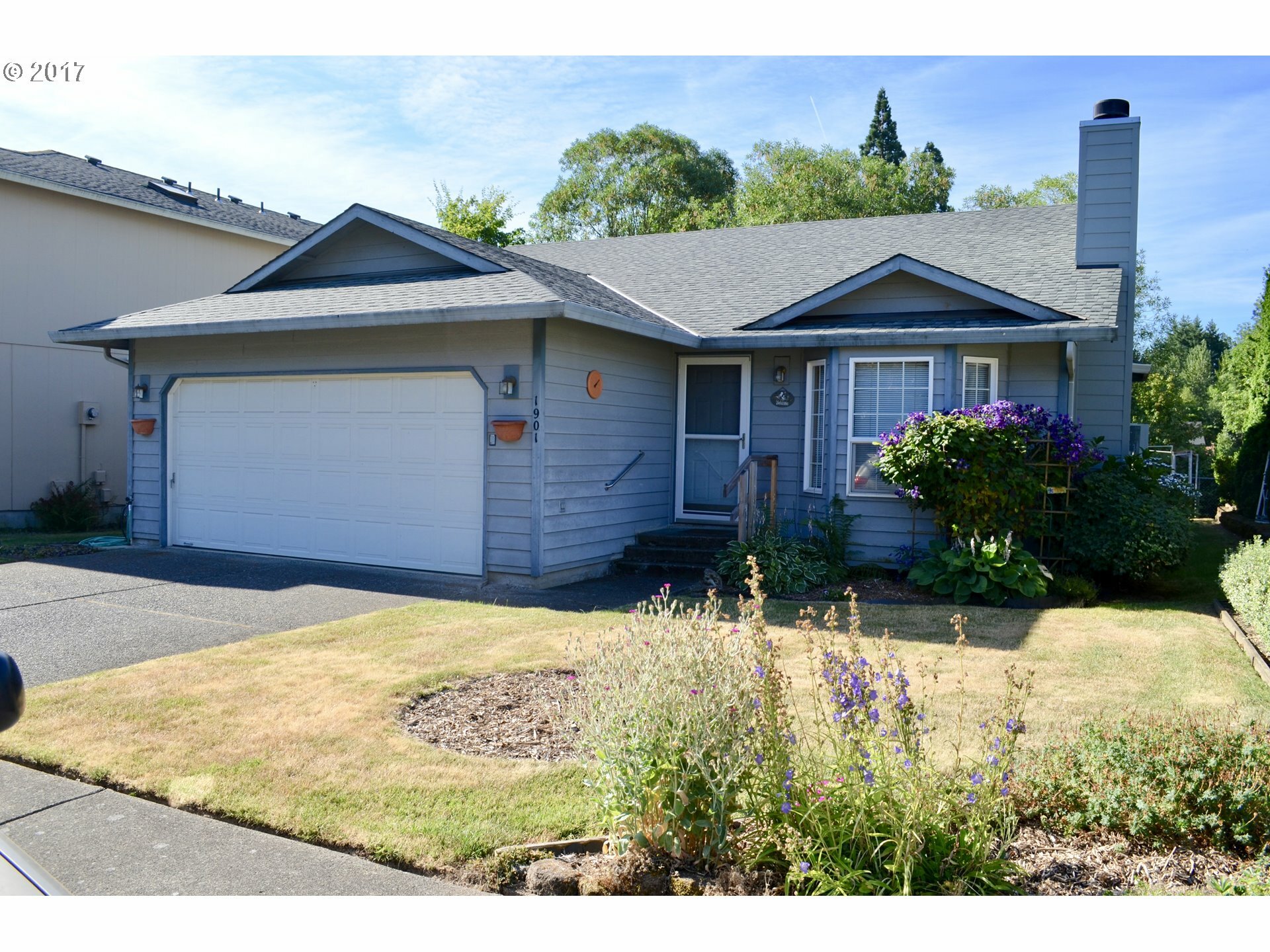 Property Photo:  1901 NE 151st Cir  WA 98686 