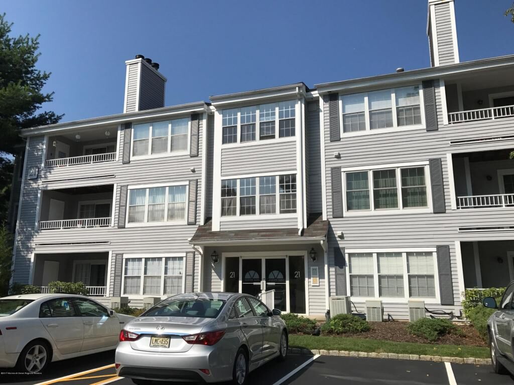 Property Photo:  2106 Candlelight Court  NJ 08828 