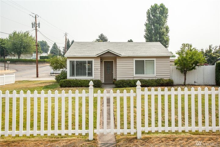 Property Photo:  293 N Kentucky Ave  WA 98802 