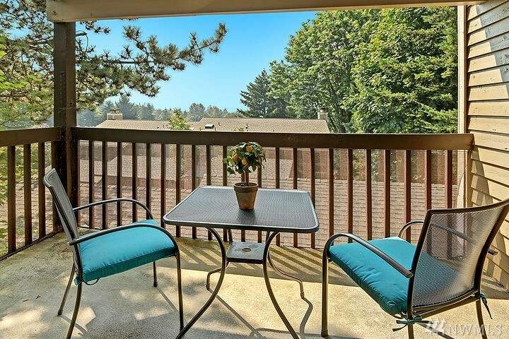 Property Photo:  420 10th St A202  WA 98033 