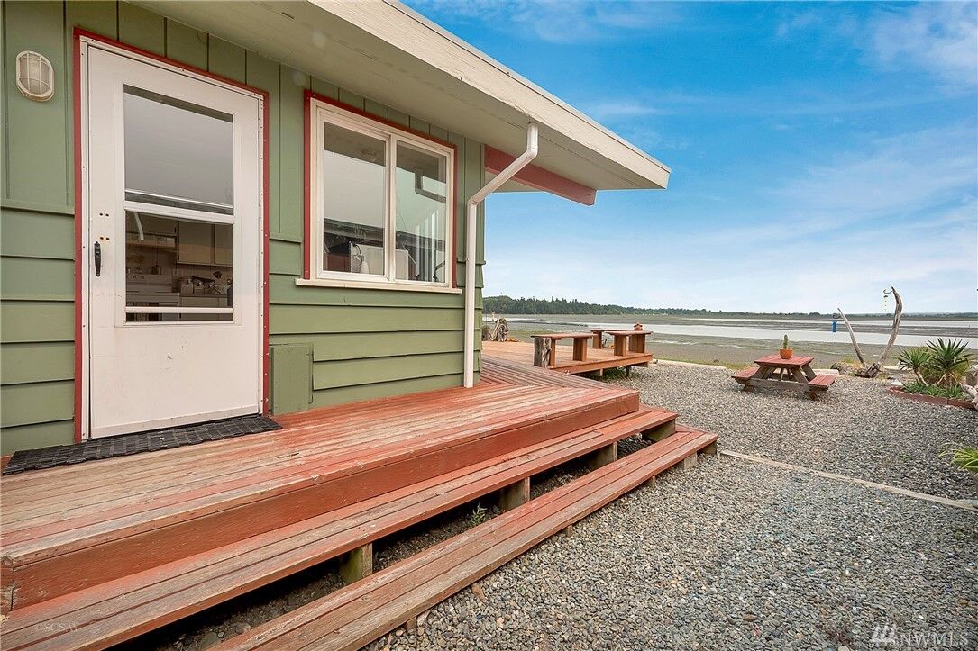 Property Photo: 4128 Saltspring Dr WA 98248