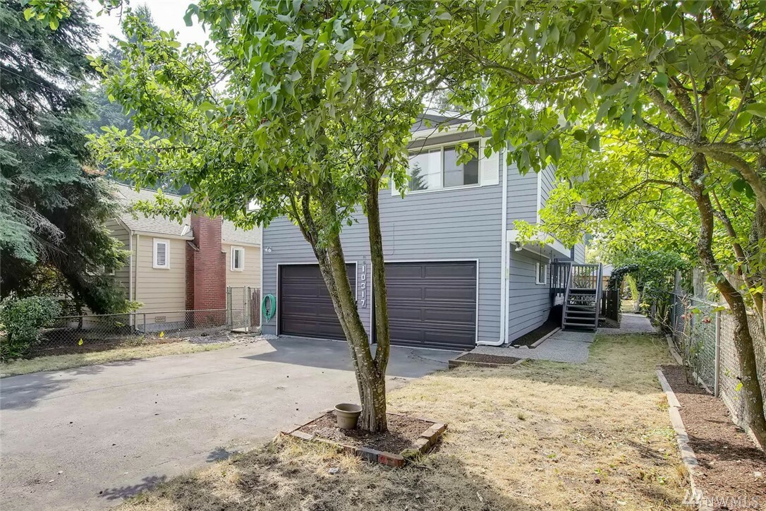 Property Photo:  10317 Interlake Ave N  WA 98133 