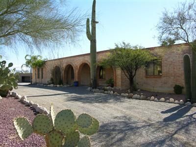 Property Photo: 1300 E Via Entrada AZ 85718