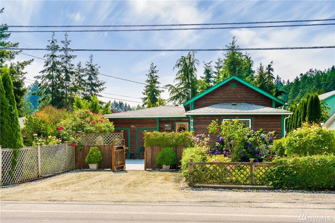 Property Photo:  416 Caledonia  WA 98257 