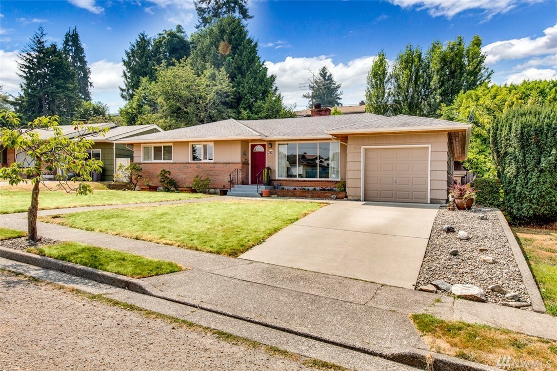 Property Photo:  2429 Veldee Ave  WA 98312 