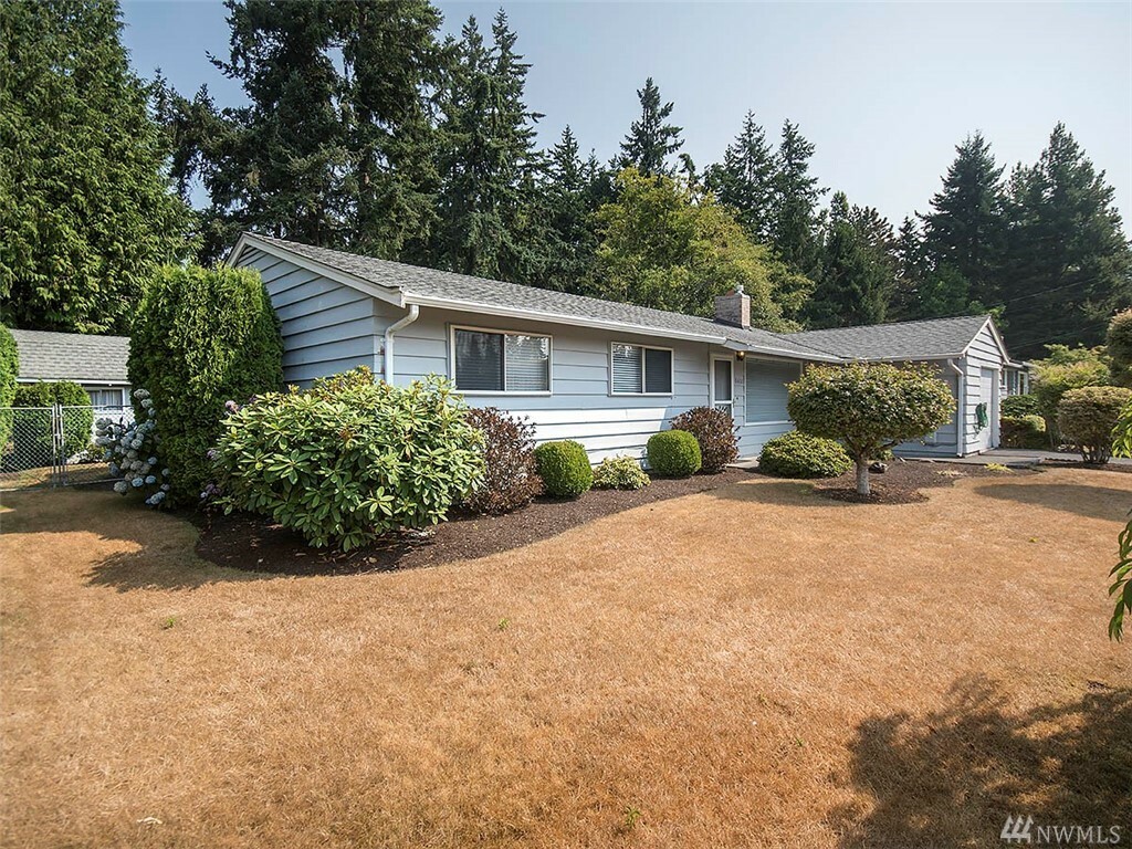 Property Photo:  6601 162nd Place SW  WA 98037 