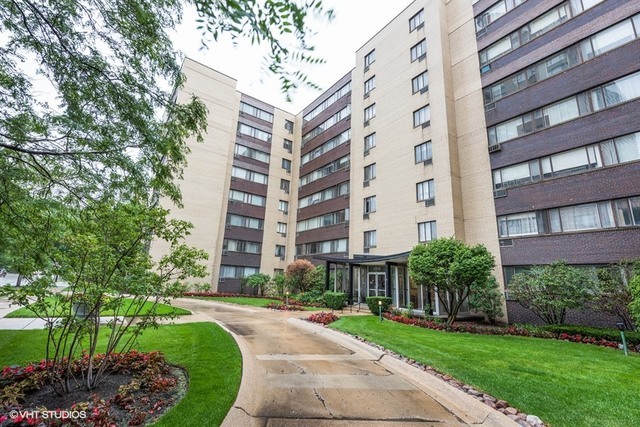 Property Photo: 6300 Sheridan Road 203 IL 60660