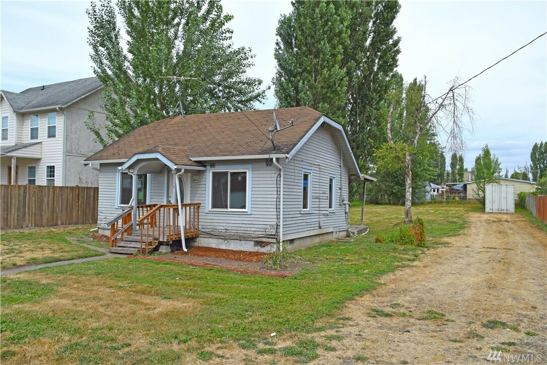 Property Photo:  716 Celery Ave  WA 98001 