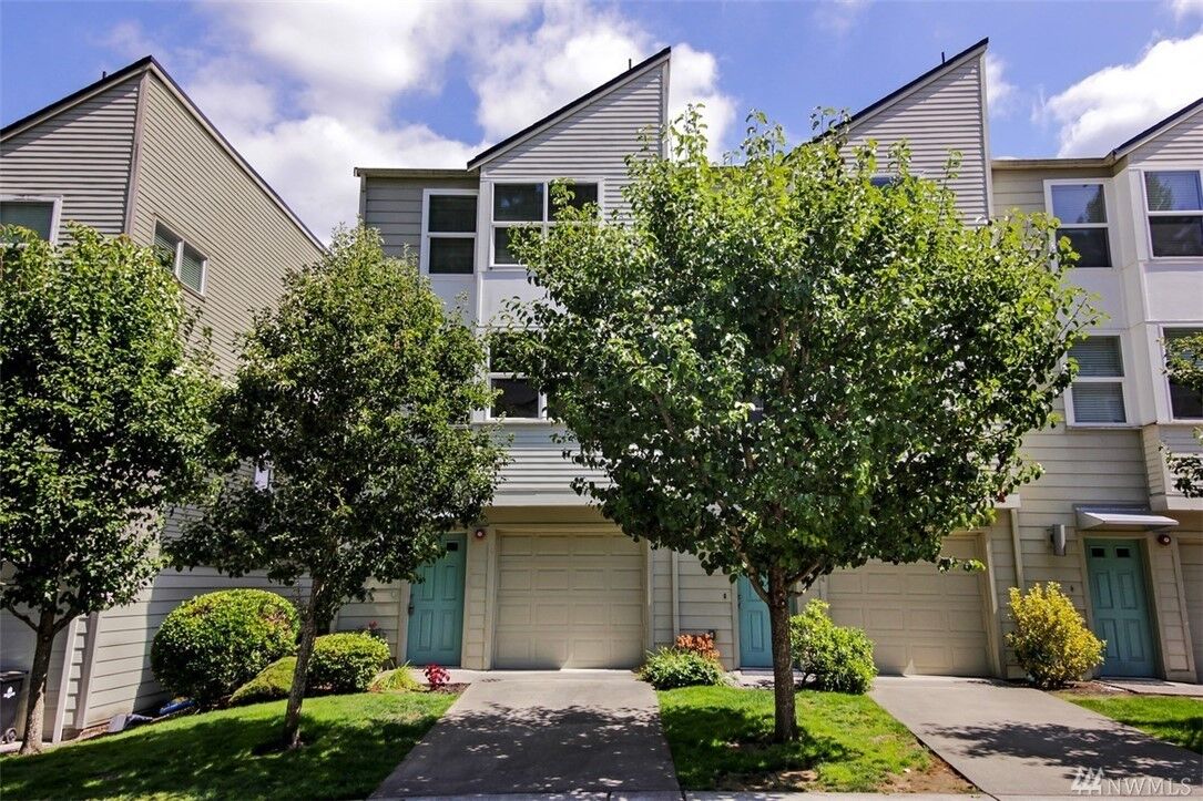 Property Photo:  19046 14th Ct NE  WA 98155 