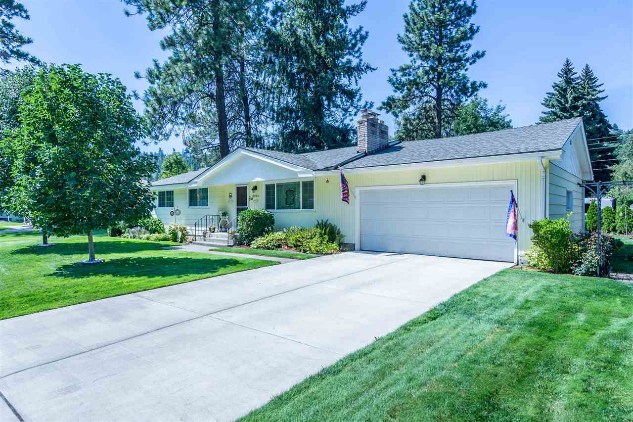 Property Photo: 8005 N Fox Point Dr WA 99208
