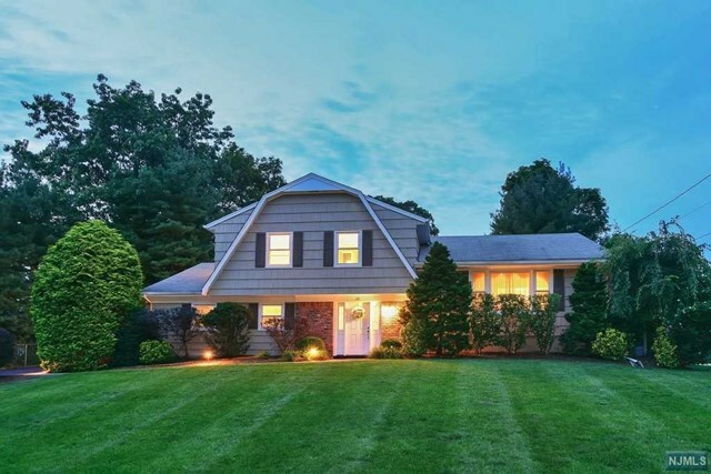 Property Photo:  29 Academy Circle  NJ 07436 