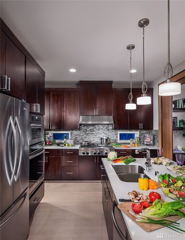 Property Photo:  11816 NE 71st Ln (Unit 21)  WA 98033 