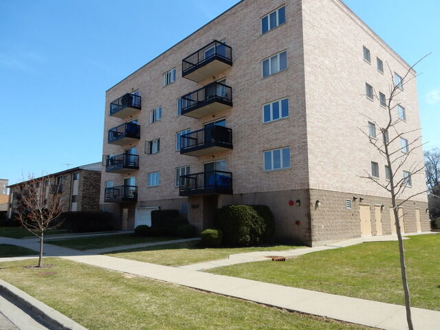 Property Photo:  1227 Brown Street 302  IL 60016 