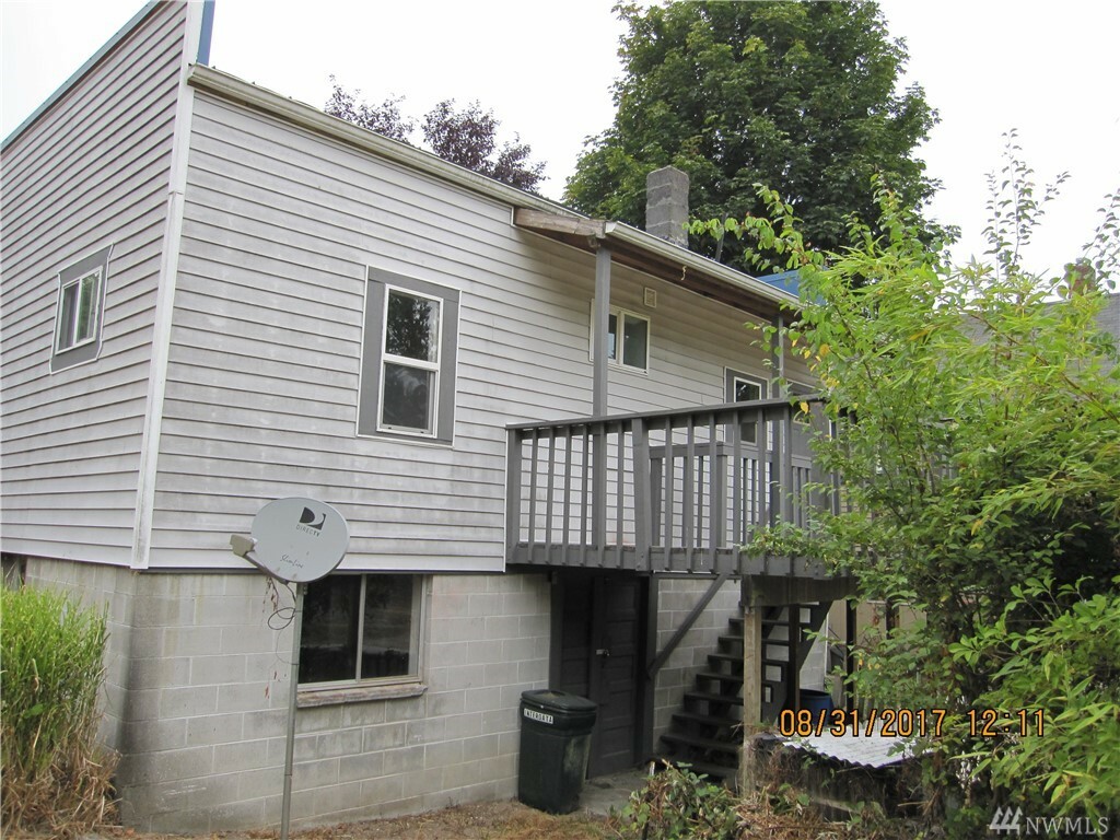 Property Photo:  1405 Flower Ave  WA 98366 