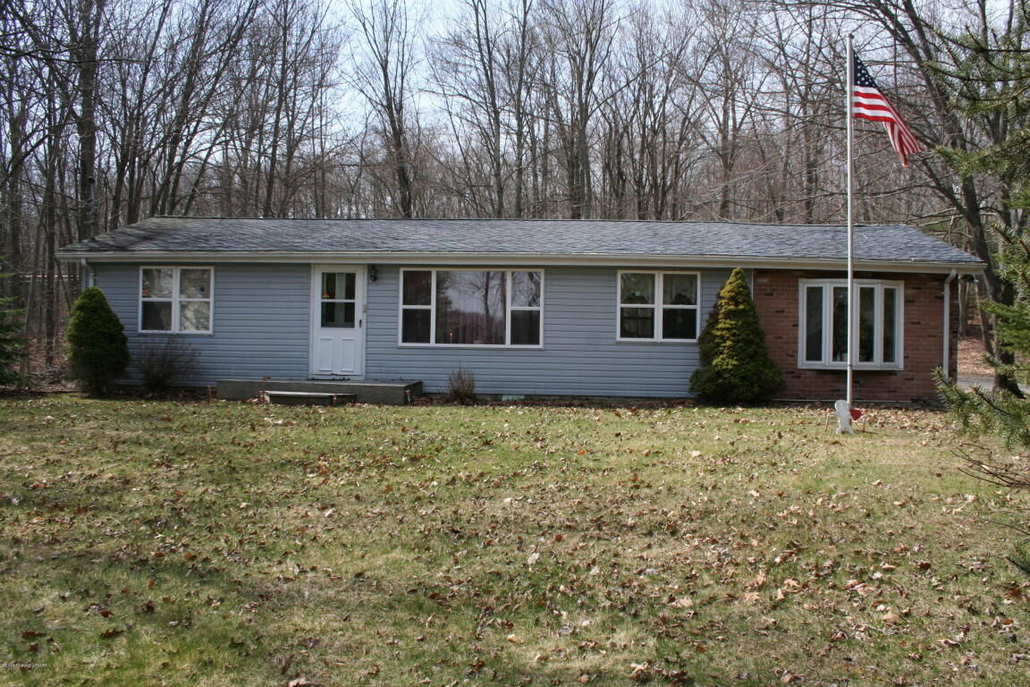 Property Photo: 118 Mohawk Path PA 18347